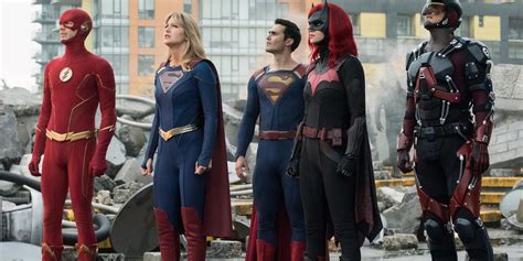 Superman & Lois Arrowverse Crossover Possibilities Addressed By Showrunner