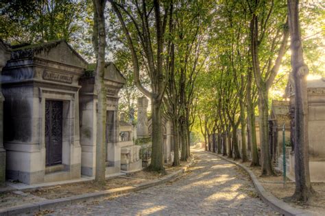 Living with the Dead Pere lachaise cemetery Paris cemetary Père