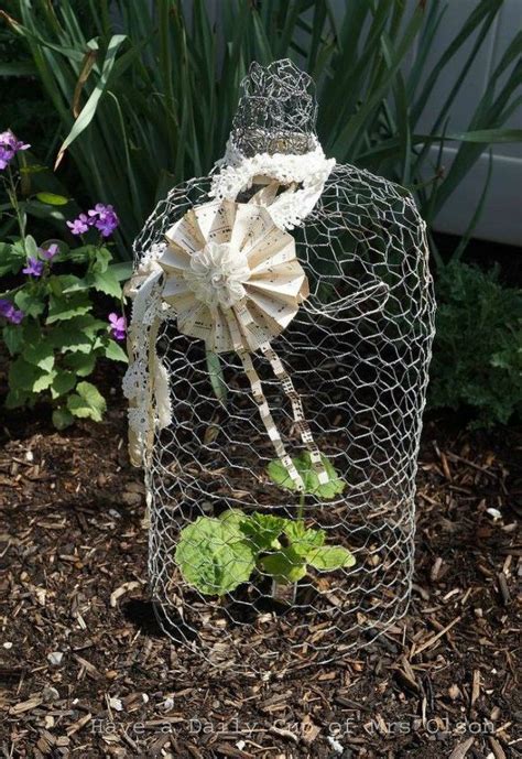 Chicken Wire Is So Versatile And Popping Up All Over The Place You Can Create Lovely Diy Home