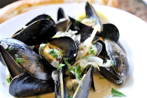 Steamed Mussels Recipe With White Wine Broth