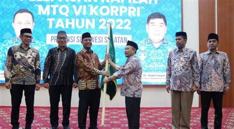 Gubernur Lepas Kafilah MTQ Ke VI KORPRI Sulsel Ke Padang