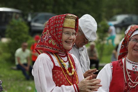 Кошење траве, цепање дрва и копање баште: У Русији одржана друга сеоска ...