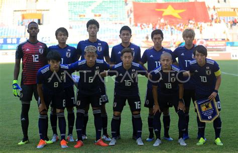 Sepak Bola Penyisihan Jepang Vs Vietnam Antara Foto