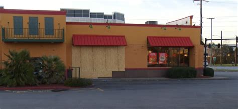 Woman Drives Suv Into Popeyes Over Missing Biscuits