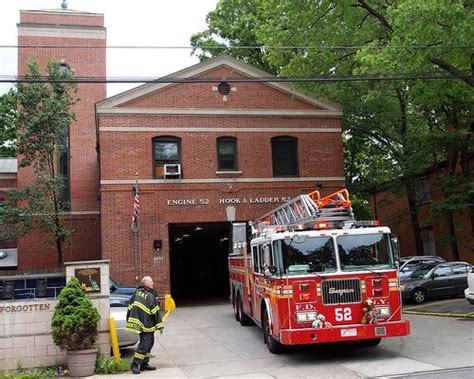 E052 Fdny Firehouse Engine 52 And Ladder 52 Riverdale Bronx New York