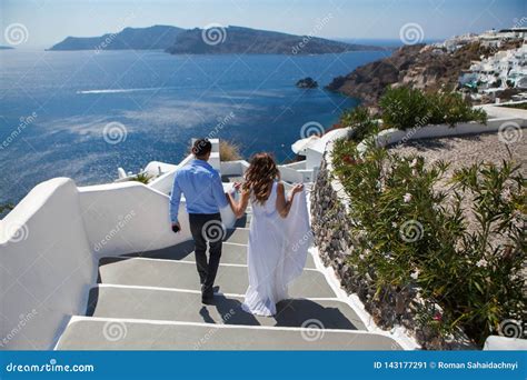 Santorini Oia Greece September 19 2014 Young Couple Honeymoon On