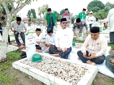 Tahun Baru Rektor As Ad Isma Ziarah Ke Makam Tokoh Dan Pendiri Uin Sts