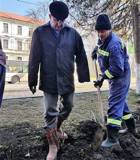 Ion Lungu Continu S Participe La Campania De Cur Enie Din Ora I