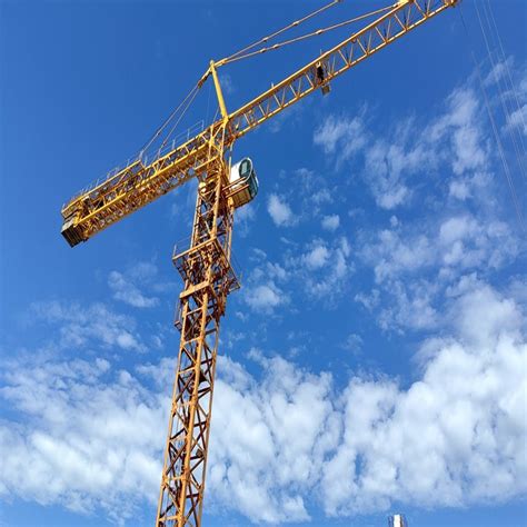 Flat Top Topless Construction Hoist Self Erecting Mobile Tower Crane