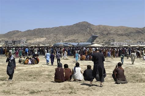 Chaos At Kabul Airport As Thousands Of Afghans Try To Flee Daily Sabah