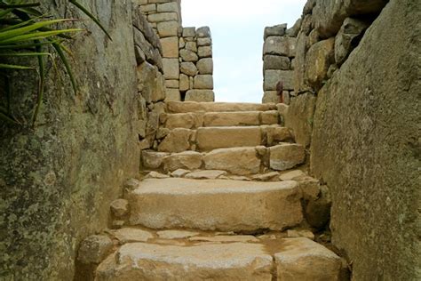 Escadaria De Pedra Antiga Para A Zona Superior Dentro De Machu Picchu