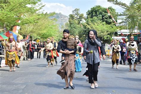 Bupati Trenggalek Mengajak Kaum Milenial Lestarikan Budaya Jawa