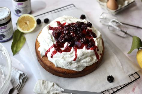 Torta Di More E Yogurt Greco Con Prugnata Monter