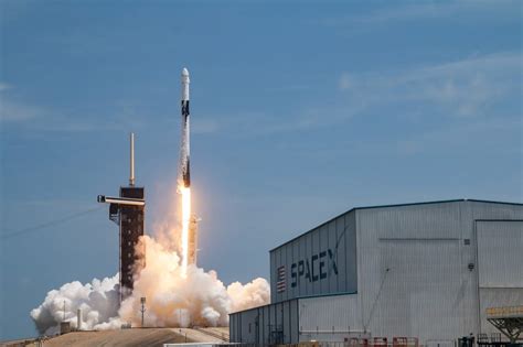 Spacex Launches Falcon 9 Rocket With Cargo Dragon To International