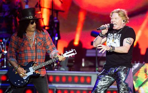 Watch Guns N Roses Give New Single ‘perhaps Its Live Debut Recordiau