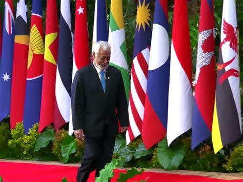 Pm Timor Leste Xanana Cium Tangan Iriana Di Ktt Asean Ekspresi