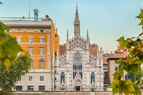 A Roma c è un piccolo Duomo di Milano tutto sulla Chiesa del Sacro