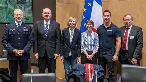 L Espace Et Ses Enjeux Table Ronde De La Commission Des Affaires