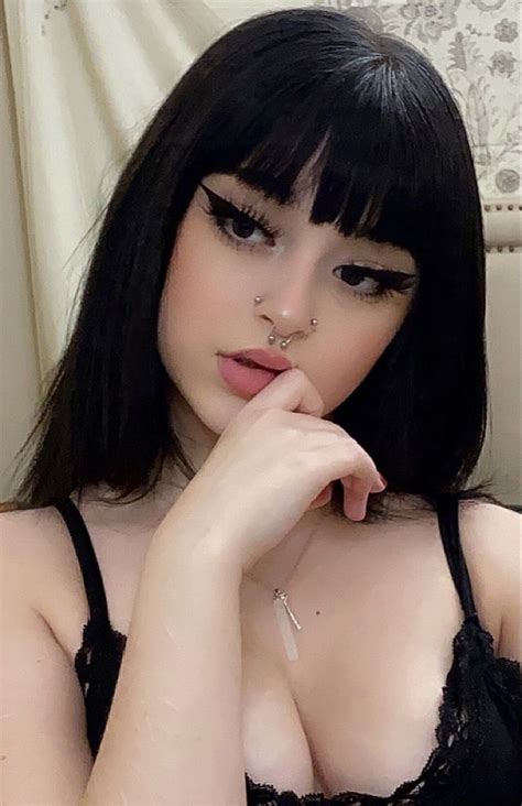 Pin On Makeupgoalss Dark Makeup Looks Black Hair Bangs Cute Makeup