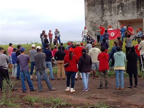 Trabalhadores Rurais Sem Terra Ocupam Fazendas Em Tr S Cidades Do