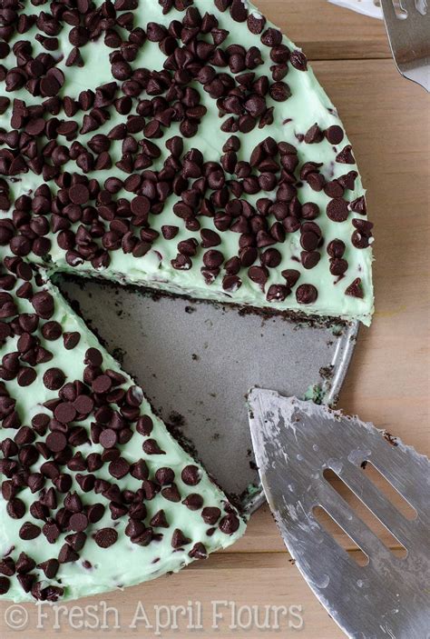 No Bake Mint Chocolate Chip Pie