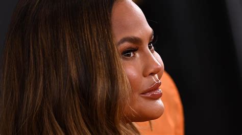 Chrissy Teigen Hits Back At Critics Of Topless ‘thirst Trap With Son