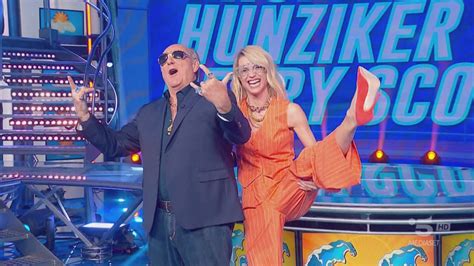 Gerry Scotti E Michelle Hunziker La Nuova Canzone Insieme Ecco Di