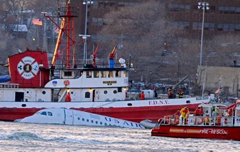 Plane Crashes Into Hudson River The New York Times U S Slide