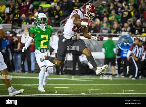 Washington State Wide Receiver De Zhaun Stribling 88 Leaps Past Oregon Cornerback Mykael