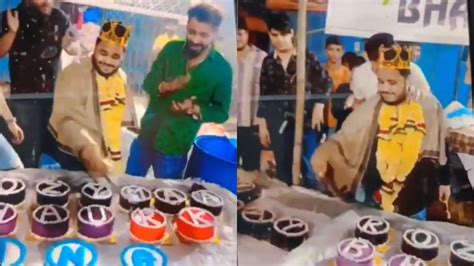 Man Celebrated His Birthday By Cutting More Than A Dozen Cakes With A Sword। शख्स ने तलवार से 1