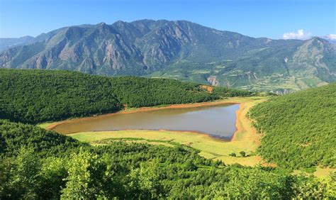 Orakujt E Tomorrit Liqeni I Dushkut Ndër Mrekullitë Turistike Më Të