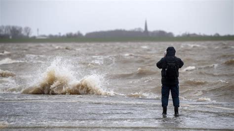 Bis Sonntagabend Bundesamt Warnt Vor Sturmflut An Der Nordsee Und In