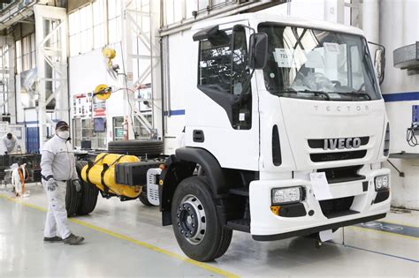 DIECIOCHO RUEDAS IVECO PRODUCE EL PRIMER CAMIÓN A GNC EN ARGENTINA