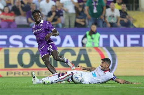 Fiorentina Cagliari I Viola Volano Al Terzo Posto Con Napoli E Juve