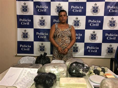 Presa Mulher Que Distribu A Drogas No Interior Cachoeira