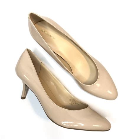 Liz Claiborne Shoes Liz Claiborne Pump 95 Nude Round Toe Kitten