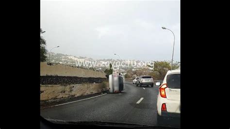 Accident Sur La Rocade De Fort De France Une Voiture Sur Le Flanc