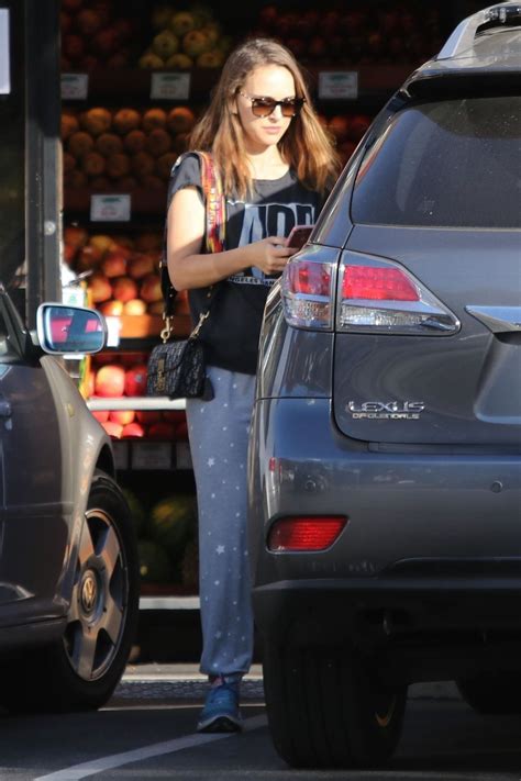 Natalie Portman Grocery Shopping 01242019 • Celebmafia