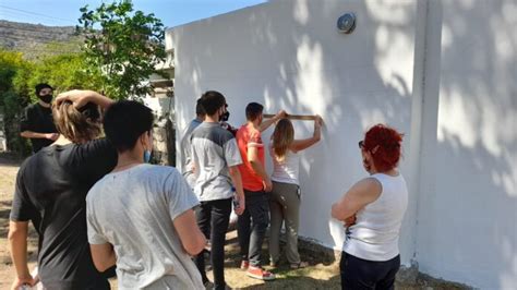 Una Escuela Y Un Barrio Se Unen Para Recordar A Los Tripulantes Del Ara