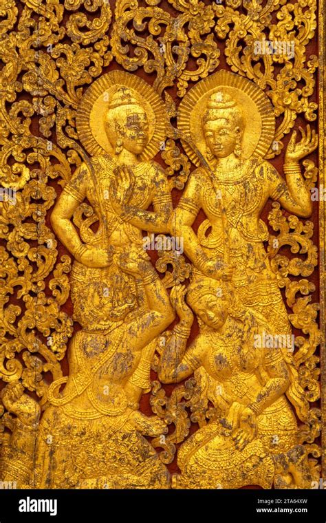 Goldenes Relief Aus Holz Im Buddhistischen Tempel Wat Xieng Thong In