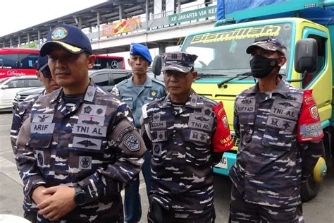 Kawal Arus Mudik Di Pelabuhan Merak Tni Al Siagakan Kapal