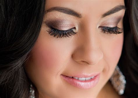 Bridal Makeup Looks For Hazel Eyes Wavy Haircut