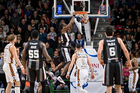 Un Super Jefferson Guida La Dinamo Sassari Alla Vittoria Contro La