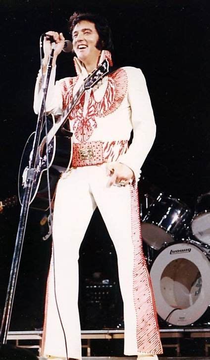 Elvis In Concert In Huntsville In May 31 1975 Elvis Jumpsuits Elvis In Concert Elvis