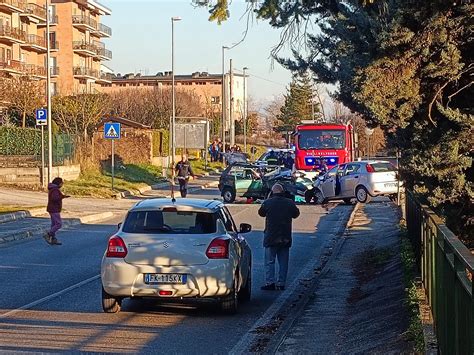 Incidente Stradale In Via Antica Arischia Un Morto E Un Ferito News