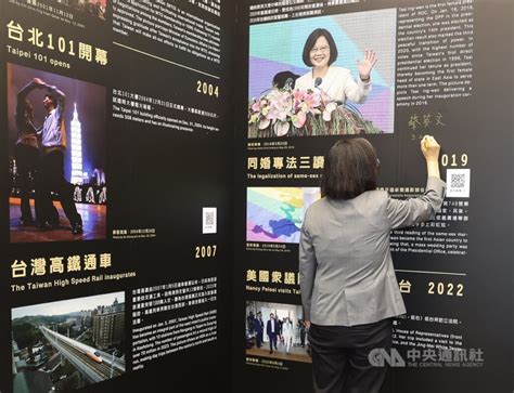 中央社百年攝影展 蔡總統：見證台灣走在民主道路上 影 文化 中央社 Cna