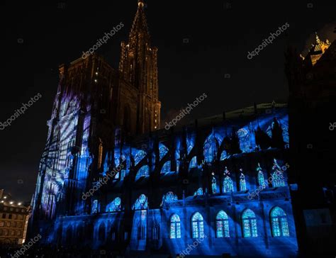 Espect Culo De Iluminaci N L Ser En Las Paredes De La Catedral De Notre