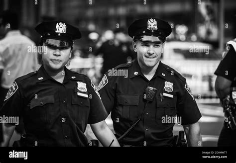 New York Usa Sep 21 2017 Police Officers Performing His Duties On The Streets Of Manhattan