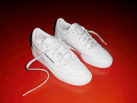 Reebok y Naked rescatan el tenis más chic de los 90 en forma de