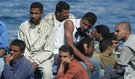 PALERMO SBARCHI IN SICILIA 400 MIGRANTI SOCCORSI Cassibile